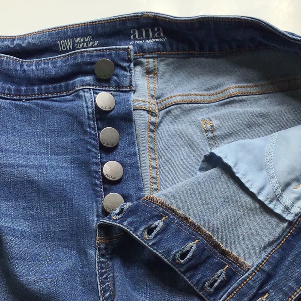 🌼3/$13🌼BUNDLE DEAL! a.n.a High Rise Blue Denim Short - Picture 9 of 11